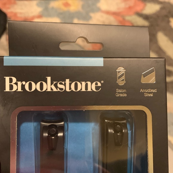 Brookstone 2 pack of high quality nail clippers all black - Picture 2 of 3